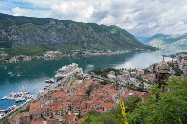 Karadağ'daki Kotor'un Eski Şehir'inin yukarıdan görünümü