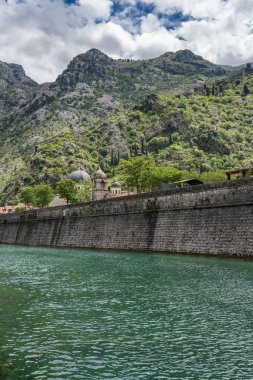 Karadağ'ın Kotor Eski Kenti'ni surlar sardı