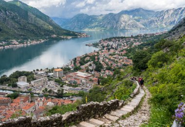 Karadağ'daki Kotor'un Eski Şehir'inin yukarıdan görünümü