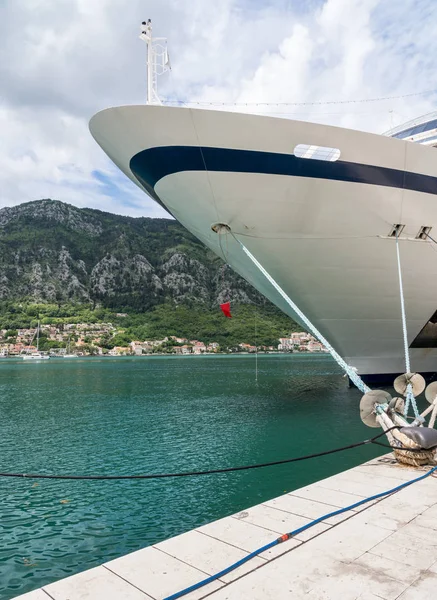 Fiocco Viking Star nel porto di Kotor Montenegro — Foto Stock
