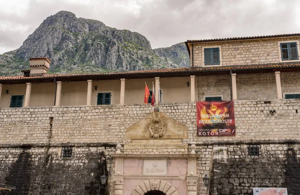 Entrada para a cidade velha de Kotor em Montenegro — Fotografia de Stock