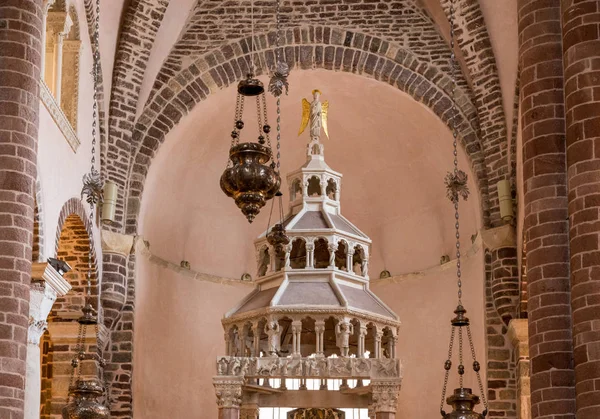 Karadağ'ın Kotor Eski Kenti'ndeki St Tryphon kilisesi — Stok fotoğraf