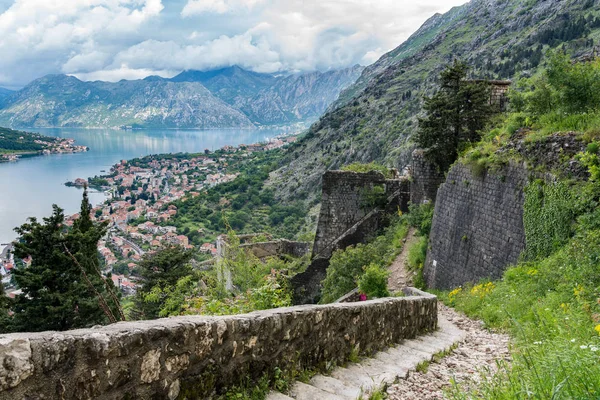 Kilátás a fenti Old Town of Kotor Montenegróban — Stock Fotó