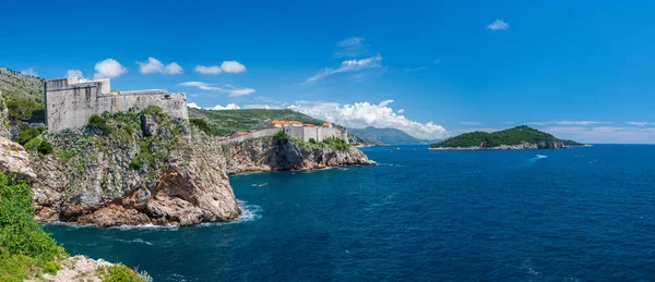 Fort Lawrence och stadsmurarna i den gamla staden Dubrovnik i Kroatien — Stockfoto