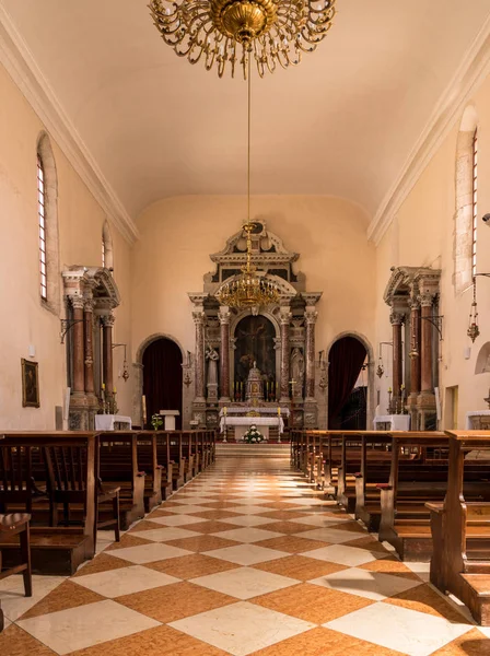 Kostel sv. Františka ve františkánském klášteře Zadaru v Chorvatsku — Stock fotografie