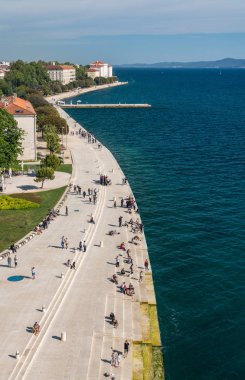 Hırvatistan 'ın Zadar Limanı' nda gezinti ve deniz orgu