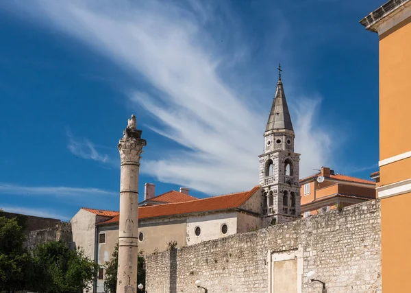 Klocktornet i Zadars gamla stadsdel i Kroatien — Stockfoto