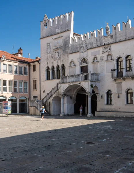 Palacio pretoriano en el casco antiguo de Koper en Eslovenia — Foto de Stock