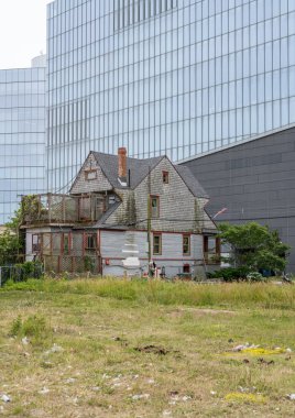 New Jersey kıyı şeridinde Atlantic City modern casino tarafından eski ıssız daire