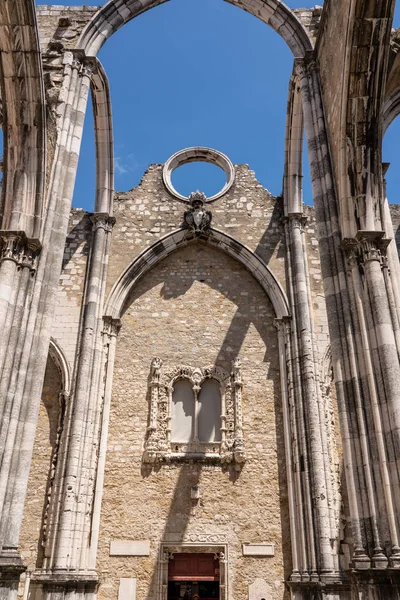 Interieur van het klooster van Carmo in Lissabon Portugal — Stockfoto