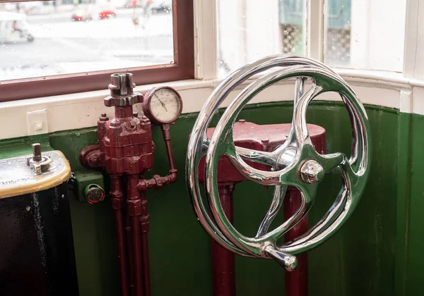 Control wheel for funicular railway tramcar in Lisbon — Stock Photo, Image