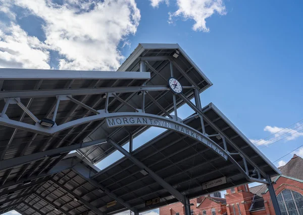 Dak van Morgantown Market Place voor outdoor boerenmarkt — Stockfoto