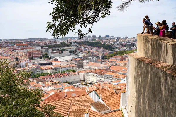 Panorama sobre os telhados de Lisboa em Portugal — Fotografia de Stock