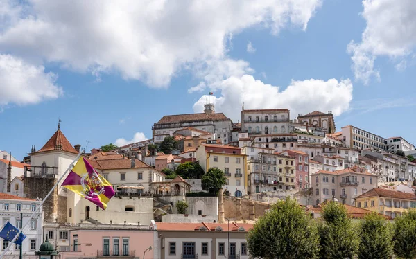 Kilátás Santa Clara hídról a Coimbra Egyetem városkép felé — Stock Fotó