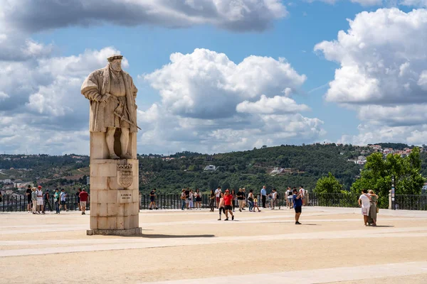 Main Quadrangle en standbeeld van koning Joao III van de Universiteit van Coimbra — Stockfoto