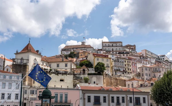 Vista da ponte de Santa Clara para a paisagem urbana da Universidade de Coimbra — Fotografia de Stock