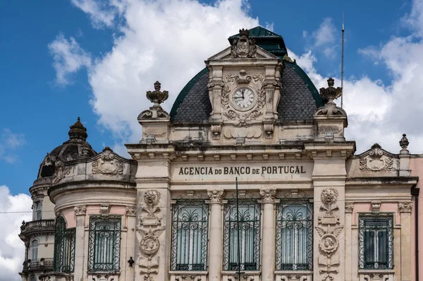 Buitenkant van de Agencia do Banco de Portugal in Coimbra — Stockfoto