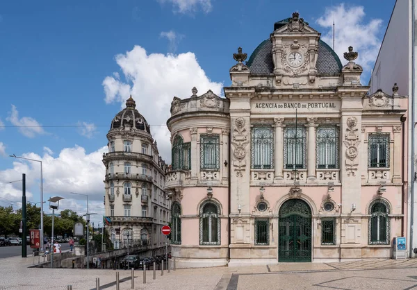 Utsidan av Agencia do Banco de Portugal i Coimbra — Stockfoto