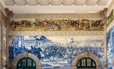 Dekoratif seramik karolar Porto tren istasyonunun giriş salonunun iç çevreleyen