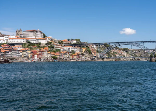 葡萄牙波尔图的城市天际线与大教堂和主教宫 — 图库照片