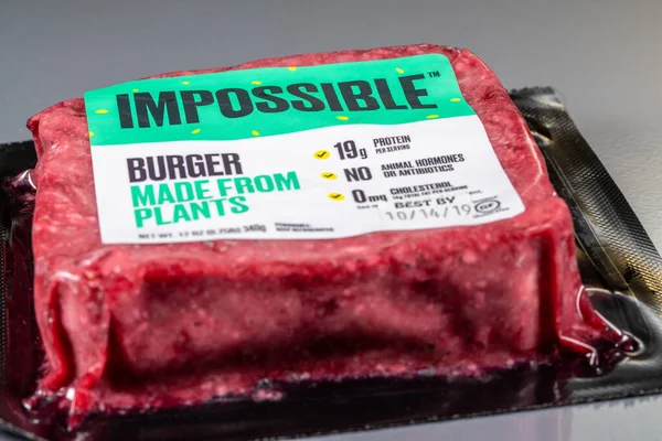Onmogelijk plantaardig hamburgerpakket van drie pasteitjes — Stockfoto