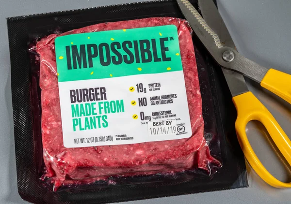 Impossibile impianto a base di hamburger pacchetto di tre polpette — Foto Stock