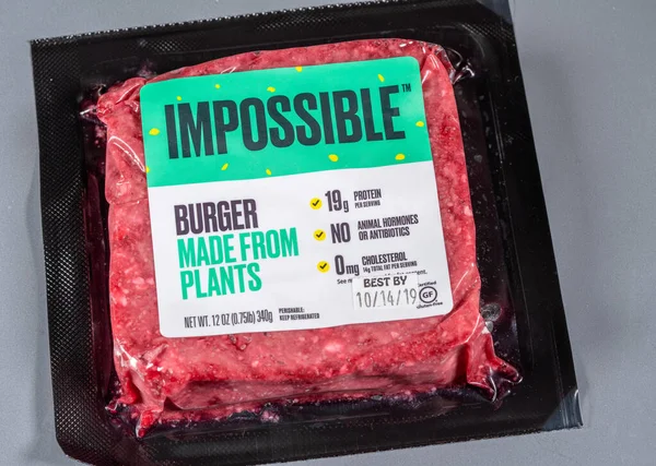 Impossibile impianto a base di hamburger pacchetto di tre polpette — Foto Stock