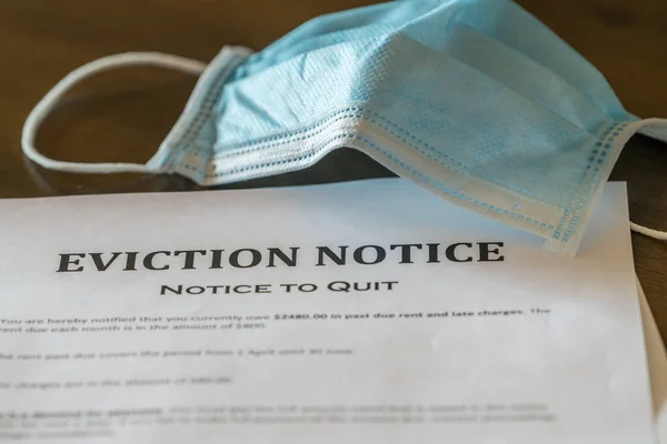 Official legal eviction order or notice to renter or tenant of home with face mask — Stock Photo, Image