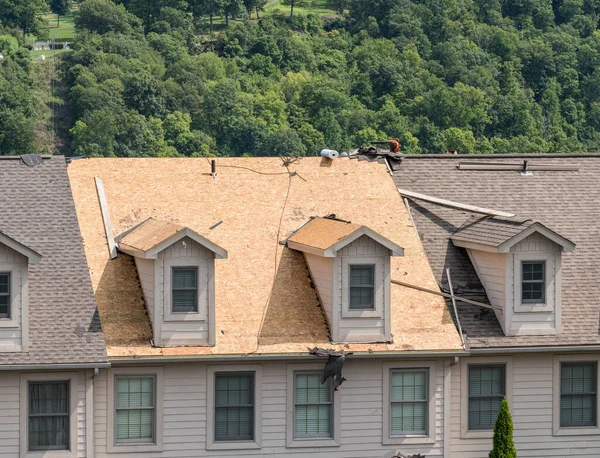 Townhouse roof after removal of the old shingles ready for reroofing — Stock Photo, Image