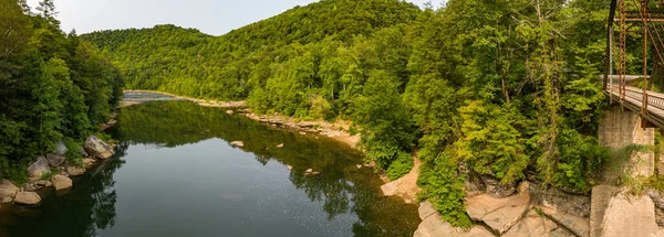 Vue par drone de la rivière Cheat par le pont Jenkinsburg près de Morgantown — Photo
