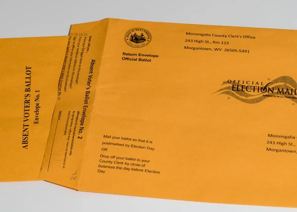 Sobres de votación ausentes de Virginia Occidental y lista de verificación para votación por correo en las elecciones — Foto de Stock