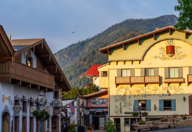 Leavenworth, WA - 25 August 2025: Various stores in the Alpine German village in the Cascade Mountains in Washington State
