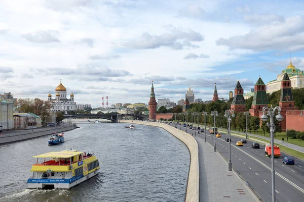 Barco Agradável Fundo Kremlin Moscovo Moscou Rússia Setembro 2018 — Fotografia de Stock