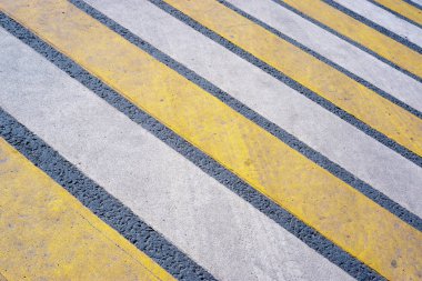 asfalt yolda yaya geçidi