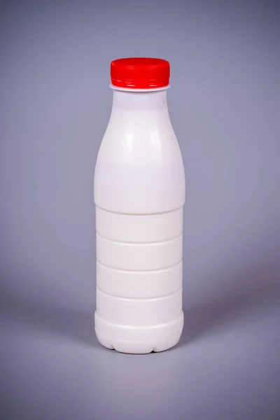 Γάλα σε ένα πλαστικό μπουκάλι — Φωτογραφία Αρχείου