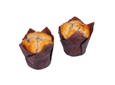 Balmumu kaplamalı iki muffin beyaza izole edilmiş.