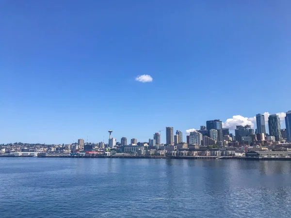 Pobřeží Seattlu Trajektu Bainbridge Island Blíží Trajektovému Terminálu Colman Dock — Stock fotografie