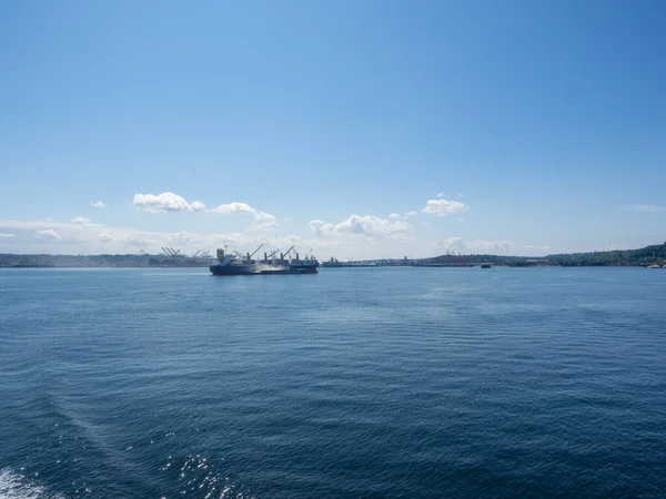 西雅图 班布里奇轮渡 Seattlebainbridge Ferry 是一条横跨普吉特湾 Puget Sound 的轮渡路线 往返于西雅图和华盛顿的班布里奇岛之间 这条航线被称为Seattlewinslow号渡船 — 图库照片