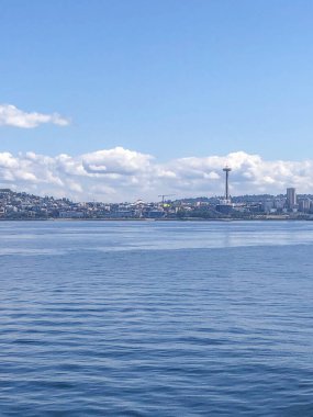 SeattleBainbridge feribotu, Washington 'daki Seattle ile Bainbridge Adası arasında Puget Boğazı' ndan geçen bir feribot rotasıdır. Winslow şehri adanın geri kalanını işgal etmeden ve adını değiştirmeden önce bu rotaya SeattleWinslow feribotu deniyordu.. 