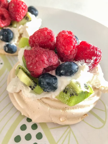 Pavlova Marängbaserad Dessert Uppkallad Efter Den Ryska Ballerinan Anna Pavlova — Stockfoto