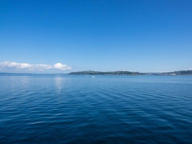 SeattleBainbridge feribotu, Washington 'daki Seattle ile Bainbridge Adası arasında Puget Boğazı' ndan geçen bir feribot rotasıdır. Winslow şehri adanın geri kalanını işgal etmeden ve adını değiştirmeden önce bu rotaya SeattleWinslow feribotu deniyordu.. 