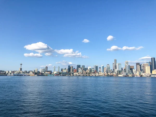 Pobřeží Seattlu Trajektu Bainbridge Island Blíží Trajektovému Terminálu Colman Dock — Stock fotografie