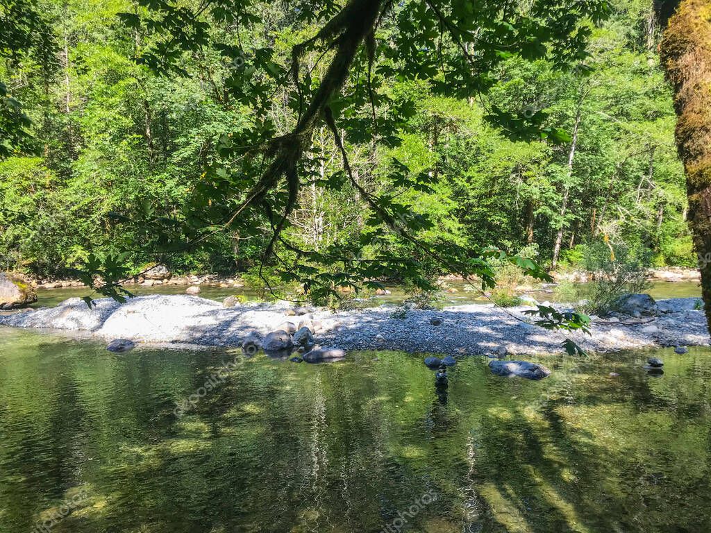 Los senderos moderados conducen a las