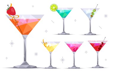 Martini kokteyl bardağı beyaz arka plan üzerinde kümesi. Margarita, mavi lagün, ROM ve limonlu kokteyl, Cosmopolitan, Kuru