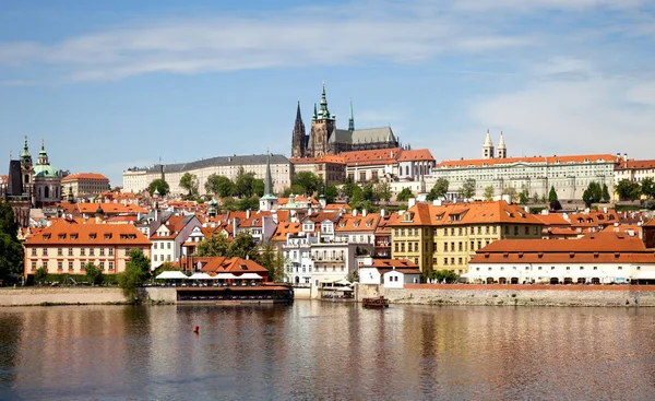 Utsikt Över Pragborgen Och Vitus Katedralen Från Vltava Och Karlsbron — Stockfoto