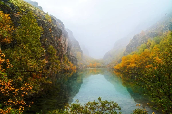 Dağ Gölü Kuzey Rusya'da