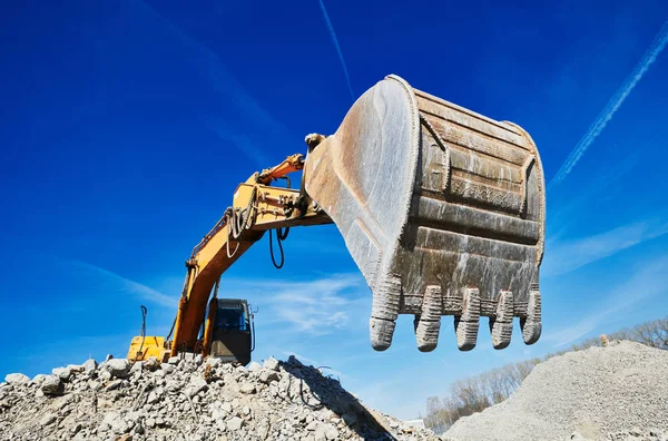 Excavadora cargadora máquina en el sitio de construcción — Foto de Stock
