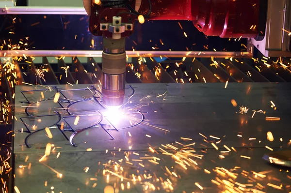 Tecnologia de corte a laser ou a plasma de chapa plana . — Fotografia de Stock