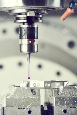 Kalite kontrol freze Cnc Makinası üzerinde. Endüstriyel-metal işleme-hassas sonda sensörü