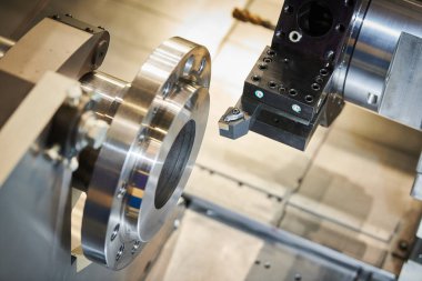 kesme flanş ve metal köpük makinede işleme, şaft